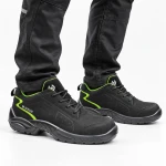 buty-robocze-base-b0178-chester-na-modelu-czarno-zielone.webp